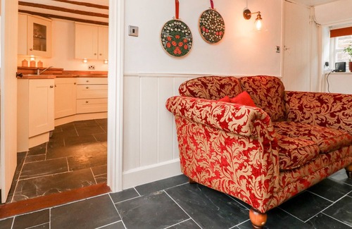 Chulmleigh Cottage | WREN COTTAGE, pet friendly, with a garden in Chulmleigh