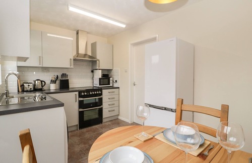 Wyke Regis Cottage | WREN COTTAGE, pet friendly, country holiday cottage in Weymouth