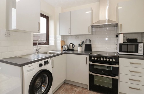 Wyke Regis Cottage | WREN COTTAGE, pet friendly, country holiday cottage in Weymouth