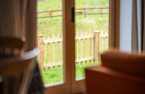 Littleham Cottage | Wren Cottage - Sleeps 4 with a pool & games room
