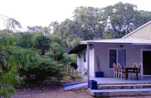 Deepdene Apartment | Wrenwood Chalets Caves road unit 3