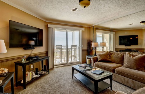 Shell Island Condo | Wrightsville Dunes H-2B - Oceanfront condo with community pool, tennis, beach