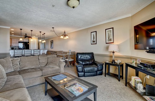 Shell Island Condo | Wrightsville Dunes H-2B - Oceanfront condo with community pool, tennis, beach