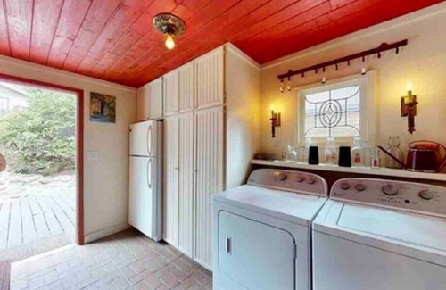 Wrightwood Ski Chalet | Wrightwood Chalet: Hot Tub, AC, Game Rooms, WW Chalet