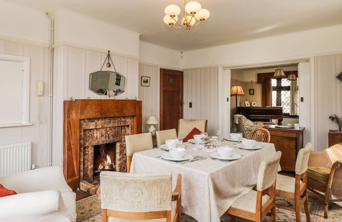 Oxford Cottage | WROXTON HOUSE, pet friendly, character holiday cottage in Oxford