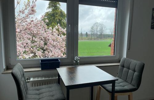 Greven Apartment | Wunderschöne Ferienwohnung mit Balkon auf dem Bauernhof