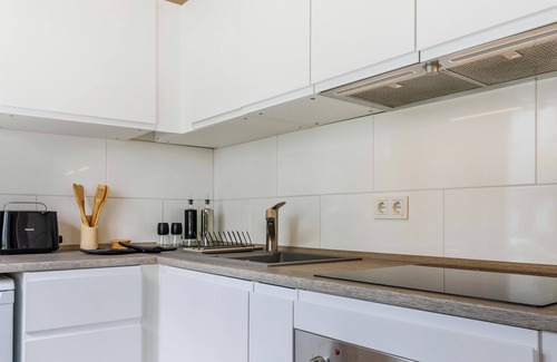 Schoenefeld Apartment | Wunderschöne Wohnung mit Terrasse Nähe Airport BER