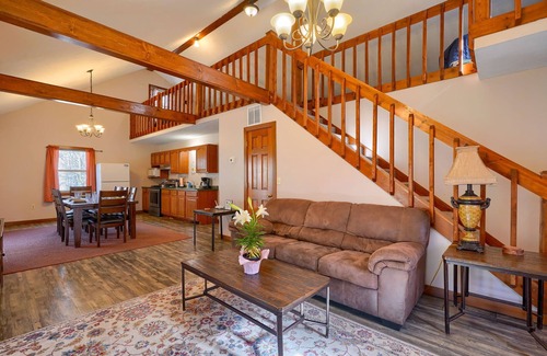 Laurelville Cabin | Wyandot Woods - Hillside Cabin