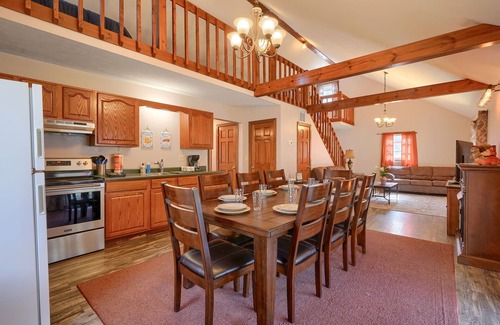 Laurelville Cabin | Wyandot Woods - Hillside Cabin
