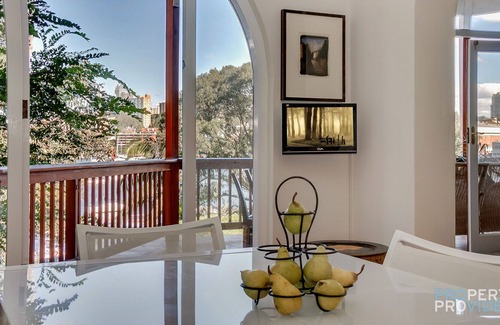 Neutral Bay Apartment | Wycombe Waterfront Apartment at Kurruba Point