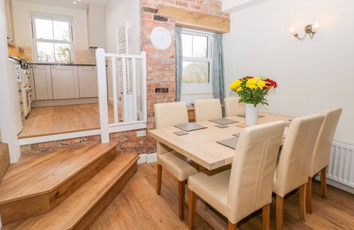 Bakewell Cottage | WYEBROW COTTAGE, pet friendly, with a garden in Bakewell