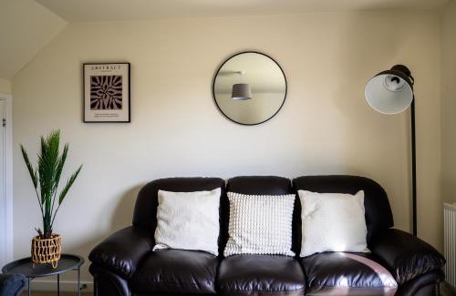 Chapeltown House | Wykebeck Mount by Our Home Short Stays stunning new build property with plenty of room free parking and fast WiFi