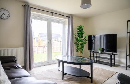 Chapeltown House | Wykebeck Mount by Our Home Short Stays stunning new build property with plenty of room free parking and fast WiFi