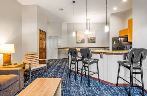 Lake Delton Condo | Wyndham At Glacier Canyon - Baraboo - 2 Bedroom