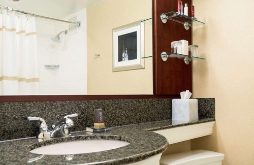 Cleveland Hotel | Wyndham Cleveland Airport