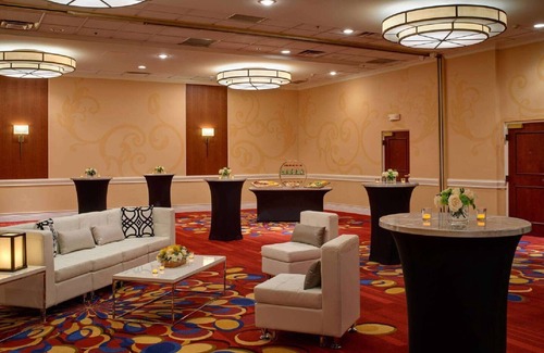 Cleveland Hotel | Wyndham Cleveland Airport