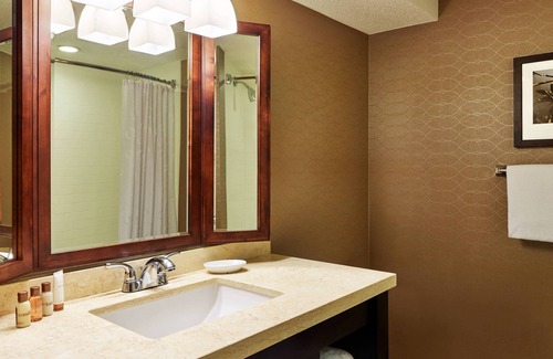 Beltsville Hotel | Wyndham College Park North / Washington DC Area