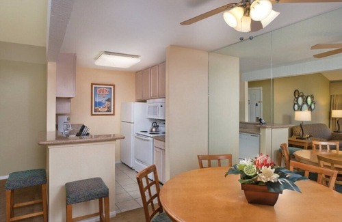 Anaheim Resort Hotel | Wyndham Dolphin's Cove - 2 Bedroom Deluxe