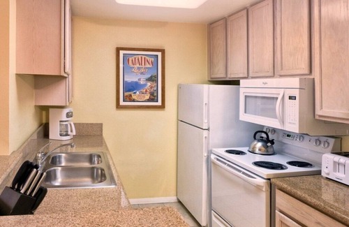 Anaheim Resort Hotel | Wyndham Dolphin's Cove - 2 Bedroom Deluxe