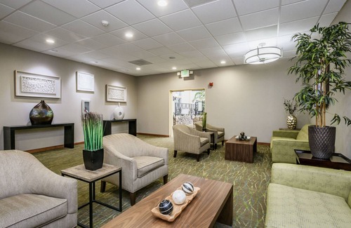 Raisin Hotel | Wyndham Garden Fresno Yosemite Airport