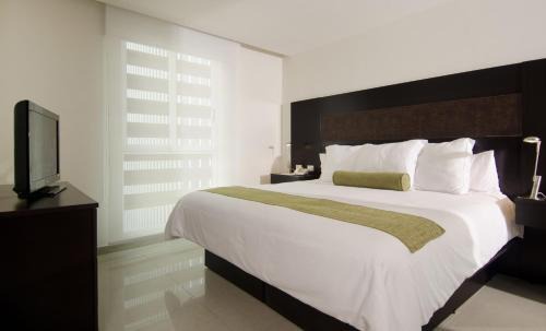 Financial District Hotel | Wyndham Garden Guadalajara Acueducto