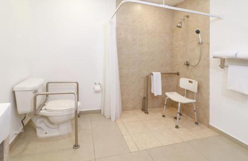 Financial District Hotel | Wyndham Garden Guadalajara Acueducto
