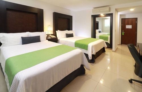 Financial District Hotel | Wyndham Garden Guadalajara Acueducto