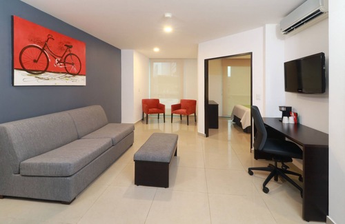 Financial District Hotel | Wyndham Garden Guadalajara Acueducto