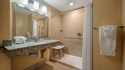 Lancaster Hotel | Wyndham Garden Lancaster CA