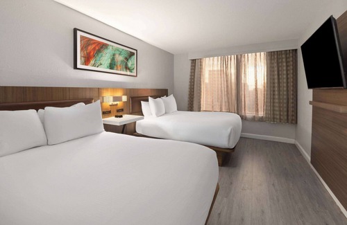 Norfolk Auto Row Historic District Hotel | Wyndham Garden Norfolk Downtown