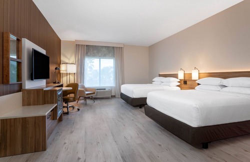Florida Center Hotel | Wyndham Garden Orlando Universal/I Drive