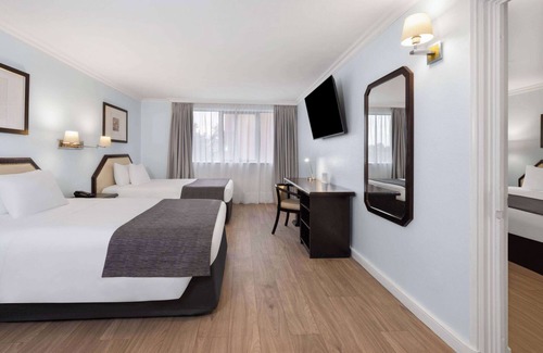 Santiago Hotel | Wyndham Garden Santiago Kennedy