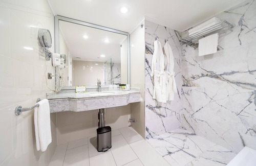 Santiago Hotel | Wyndham Garden Santiago Kennedy