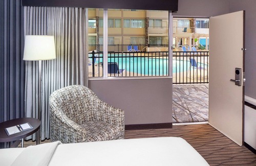 Westlake Hotel | Wyndham Garden Westlake