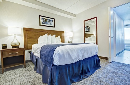Historic Hill Resort | Wyndham Inn on the Harbor ~Two Bedroom Harbor Front Resort off Thames