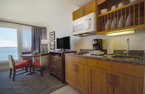 Historic Hill Resort | Wyndham Inn on the Harbor ~Two Bedroom Harbor Front Resort off Thames