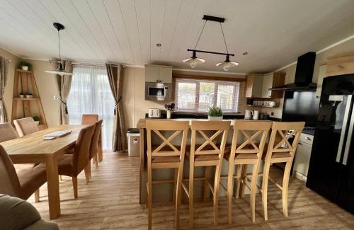 South Cerney House | Wyndham Lodge