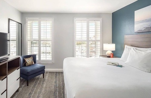 Yachting Village Resort | Wyndham Newport Onshore-2 BR-Walking Distance to Downtown!