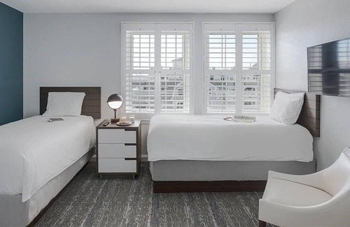 Yachting Village Resort | Wyndham Newport Onshore-2 BR-Walking Distance to Downtown!
