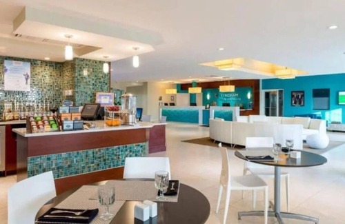 Colliers Bay Condo | Wyndham Reef Resort Beachfront 2B/2B Villa with 2 Twin Murphy Beds