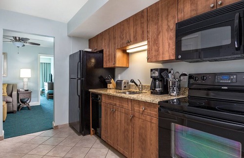 Cherry Grove Beach Resort | 🌴 Wyndham Towers on the Grove✨ Experience Paradise in a 2BR Villa - Sleeps 6!