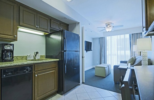 Ash Condo | Wyndham Towers on the Grove | Six 2BR/2BA Suites