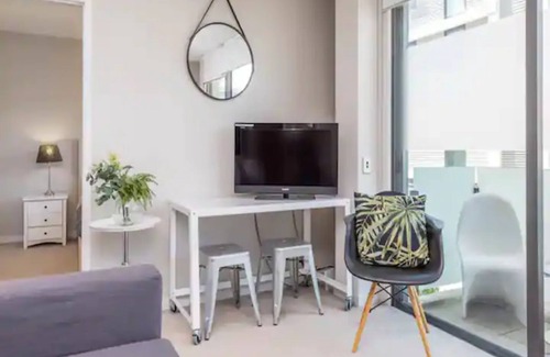 Auckland Central Business District House | Wynyard Viaduct Harbour 2BR+Parking: Zodiak Stays