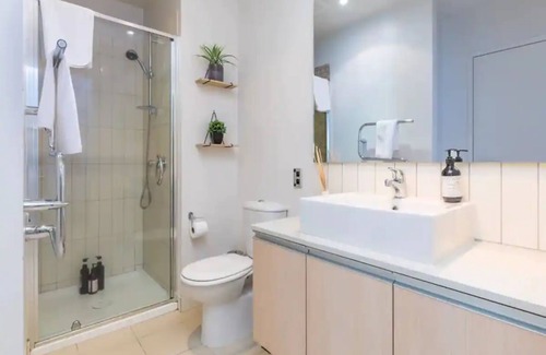 Auckland Central Business District House | Wynyard Viaduct Harbour 2BR+Parking: Zodiak Stays