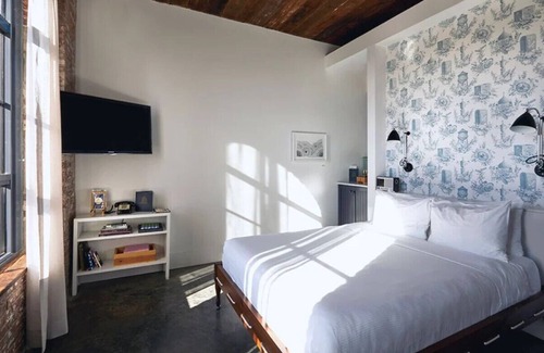 Williamsburg Hotel | Wythe Hotel l Studio King l Light-Filled Comfort & Modern Vibe