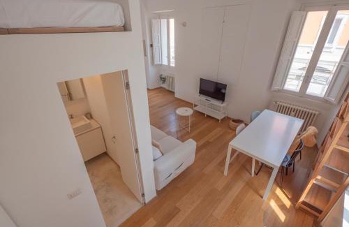 Porta Tenaglia Apartment | Xenia Apartments - Attic studio apartment in Chinatown