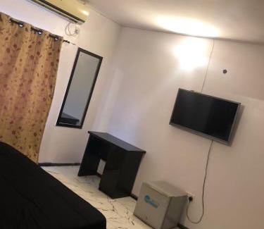 Surulere Hotel | Xi Lounge And Suite