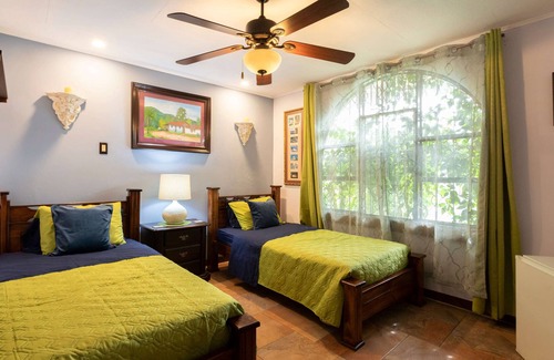 Pavas Bed & Breakfast | XIN Bed & Breakfast