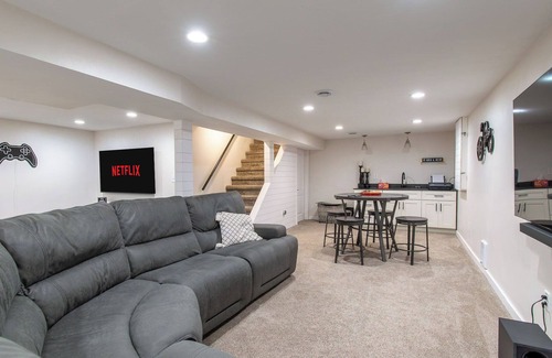 Moorhead House | XL Fenced Yard I 4 min to MSUM I Grill I Games