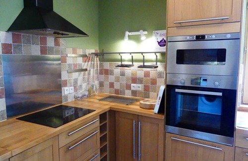 Limoux Apartment | XL GARDEN APARTMENT, SLEEPS 9 IN 4 AC BEDROOMS 1K, 2Q, 2S, FRESH and SPACIOUS